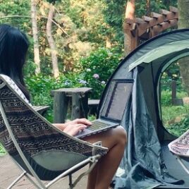 사무실이 아니라 바닷가에서 일하면서 여행하는 '워케이션' - 바다공룡